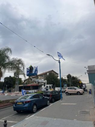 אחרי ההלם, ביום השלישי למלחמה, חוזרת ישראל לתפקד