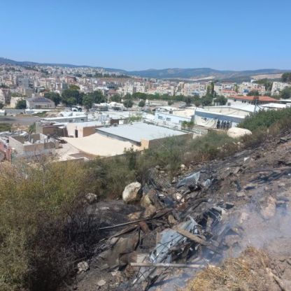 שריפת קוצים בסמוך לבנייני מגורים ומוסדות ציבור, רמת בית שמש ב.