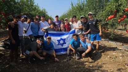 תלמידי נחשון מתגייסים להצלת ענף החקלאות