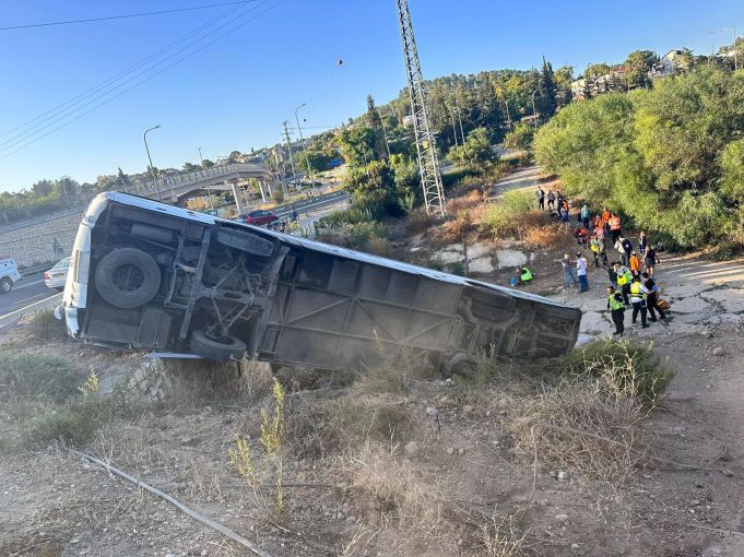 האוטובוס ההפוך צילום: משטרת ישראל