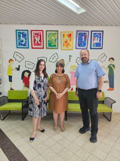 מבקרת בעוזיאל הולנדר עם המנהל