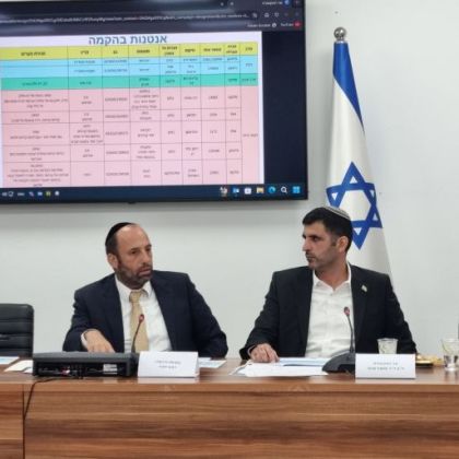 קרעי מבטיח: סיבים אופטיים ואנטנות בשכונות החרדיות