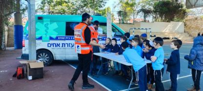 קריאת מגילה, אוטובוס החסד, מלחמה בנפצים ומשתה לכולם