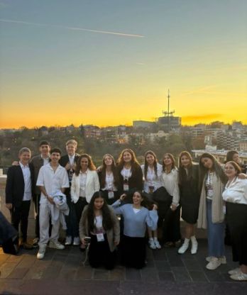 התלמידות מבית שמש ייצגו את העיר בקונגרס הציוני הראשון לנוער בבודפשט