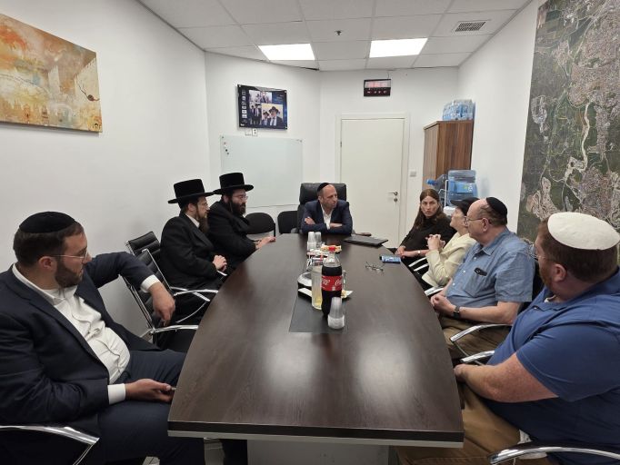 המפגש בלשכת ראש העיר המפגש בלשכת ראש העיר