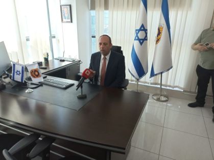 גרינברג טס ללונדון מבלי להודיע במליאה