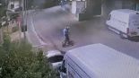 תוקף עם חוצפה- הוריד לו בקבוק על הראש ונטל את הקורקינט של המותקף להימלט