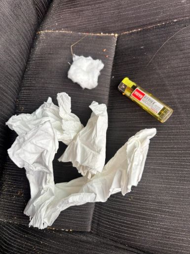 מצת וניירות ברכב