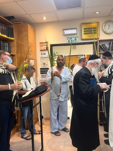 גמליאל בבית הכנסת בשערי צדק