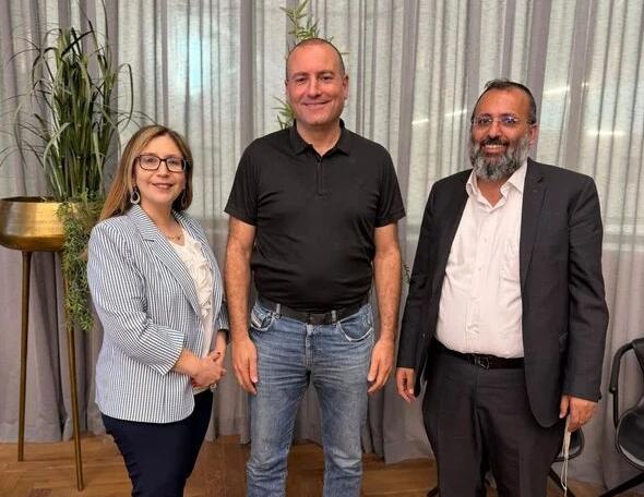 אלדד גסי מימין, צילום עיריית רחובות אלדד גסי מימין, צילום עיריית רחובות