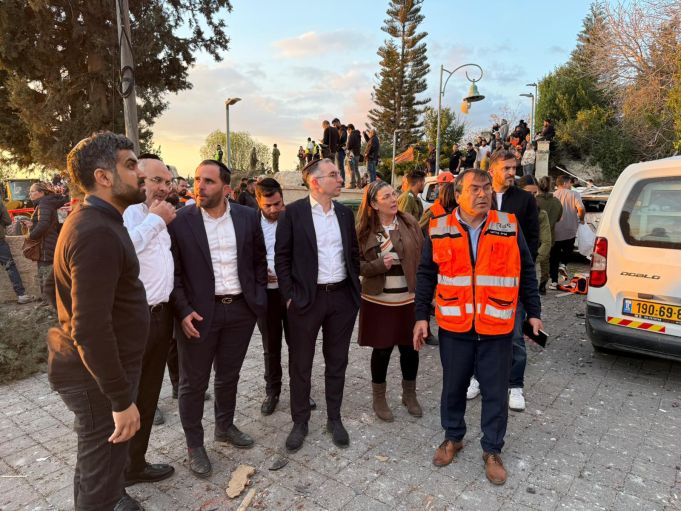 המנכ"ל עם מארחיו בזירה המנכ"ל עם מארחיו בזירה