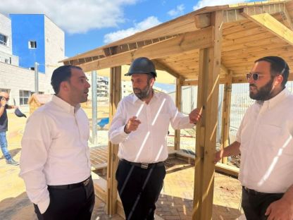גרינברג ואמליח בסיור בשטח צילום משכ"ל