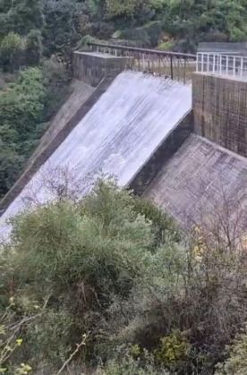 סכר בית זית עלה על גדותיו