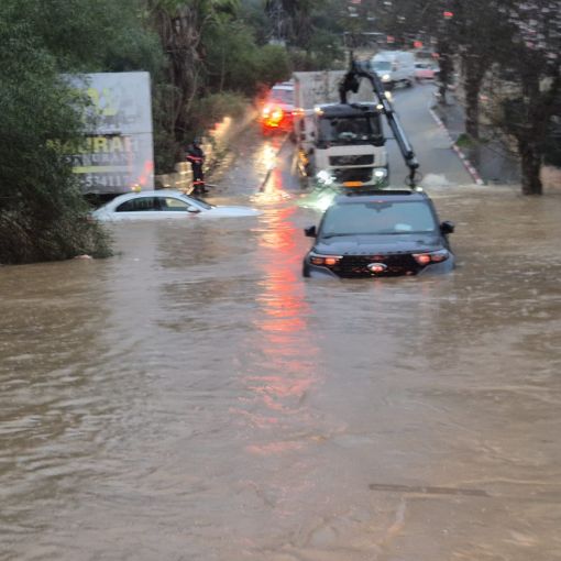 הרכב בתוך השיטפון