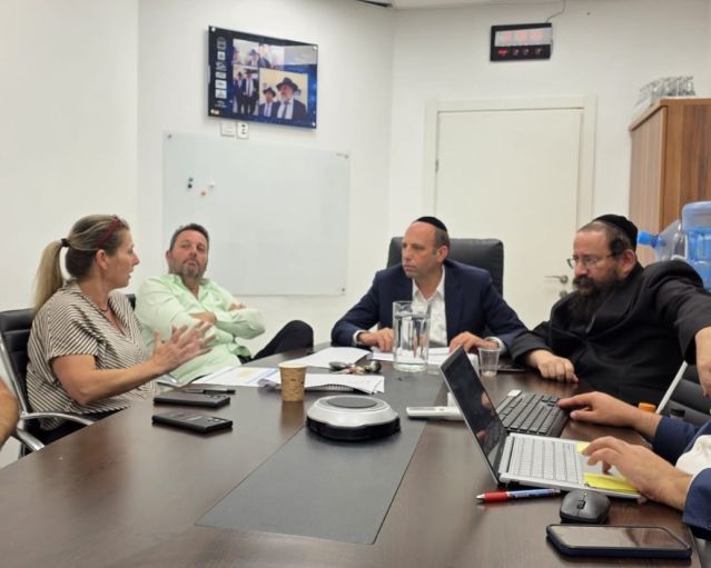 הולכת. עם מחמאות