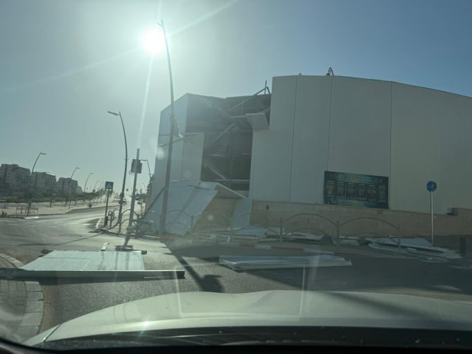 קירות התמוטטו