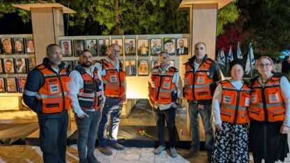 סניף 'לביא- בית שמש' מרכין ראש לזכר הנופלים