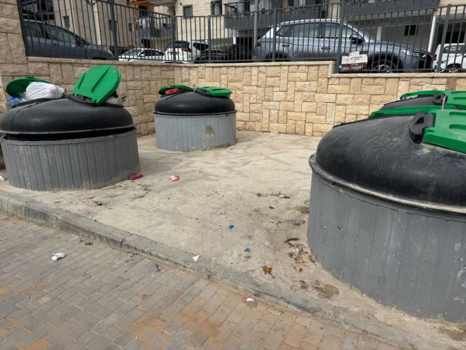 מיכלים לאיסוף אשפה מיכלים לאיסוף אשפה