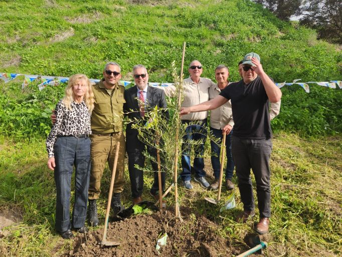 נוטעים בנהריים