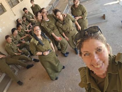 העוזרת האישית התגייסה ובלוך מתרגשת
