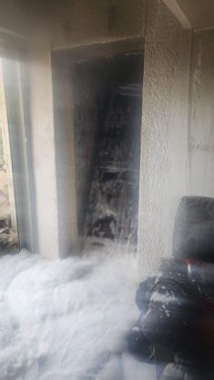 משפחה חולצה בידי לוחמי האש מקומה בה פרצה שריפה