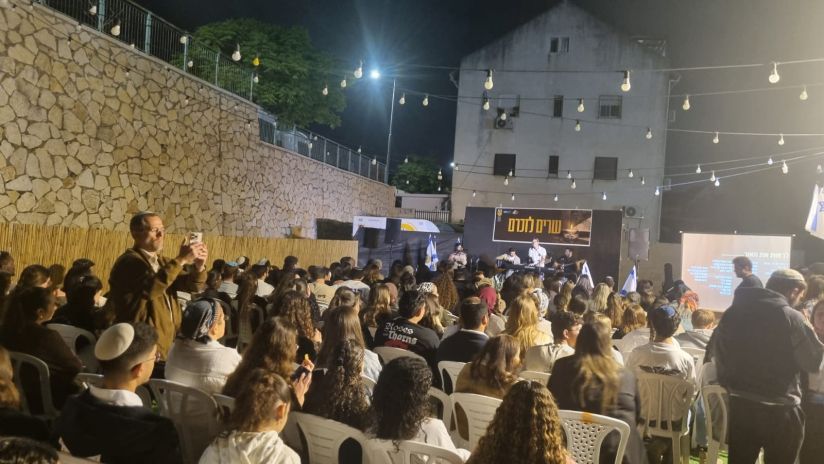 ערב שירים באדיבות אגף נוער בעירייה