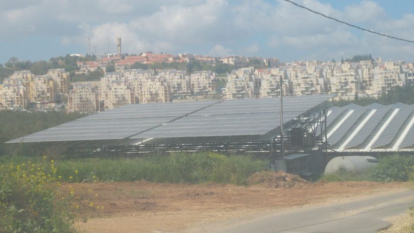 מערכת על אחד הגגות בעיר