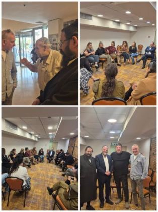 הנהלת חברה למתנסים בביקור אצל משפחות המפונים