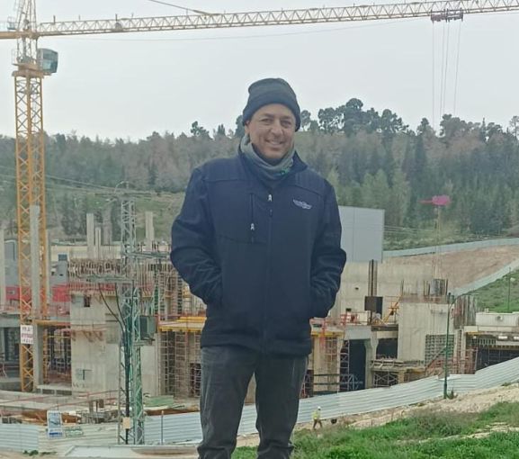 איתן חברוני