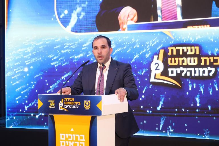 אלמליח נואם בועידת החינוך אלמליח נואם בועידת החינוך