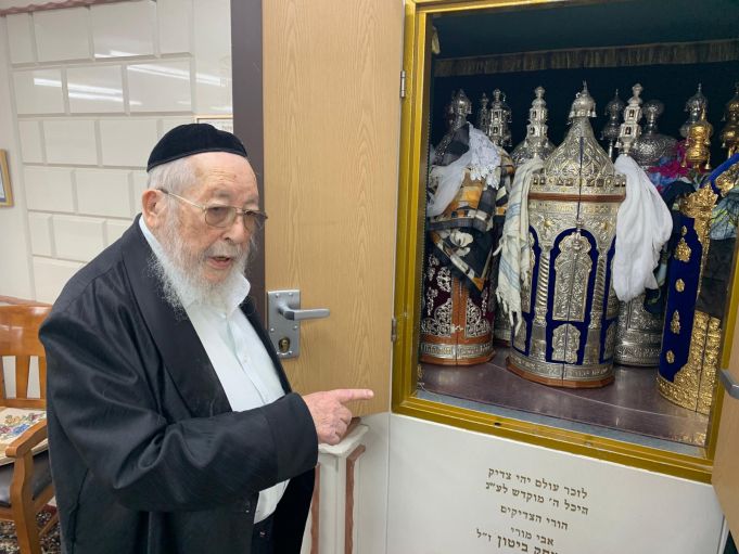 הרב ביטון. הרב ביטון.