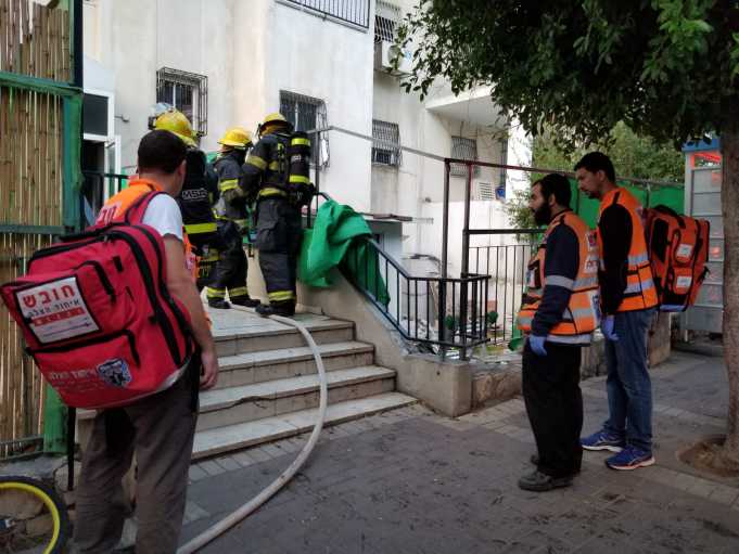 שריפה בבית דירות צילום דוברות הצלה