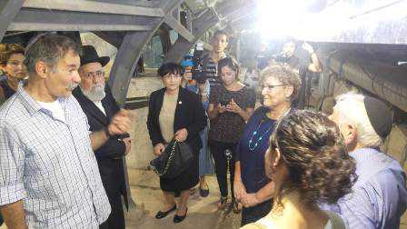 הרבנית בסיור במנהרות הכותל